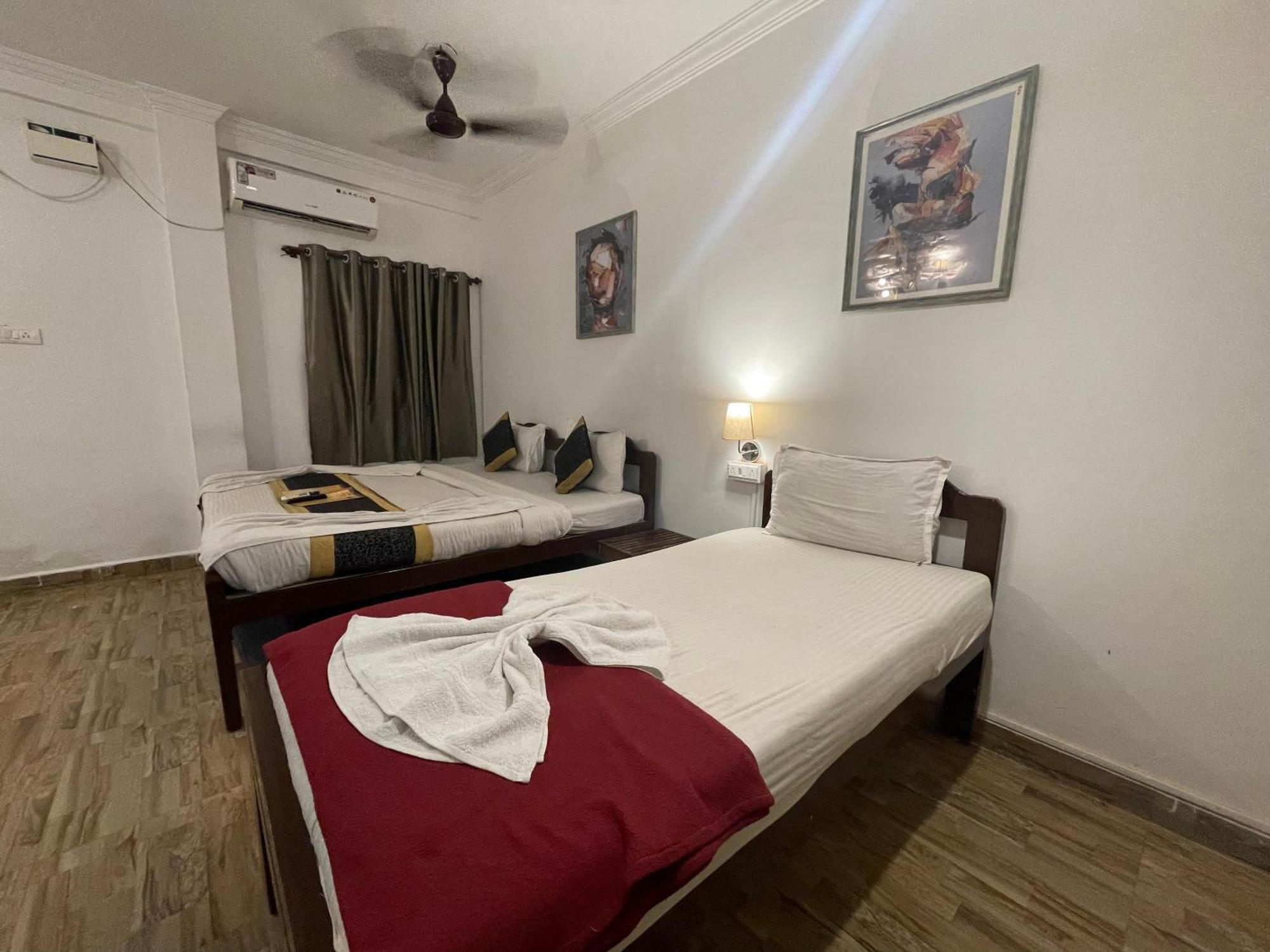 Rj14 Accommodations At Baga Beach Luaran gambar